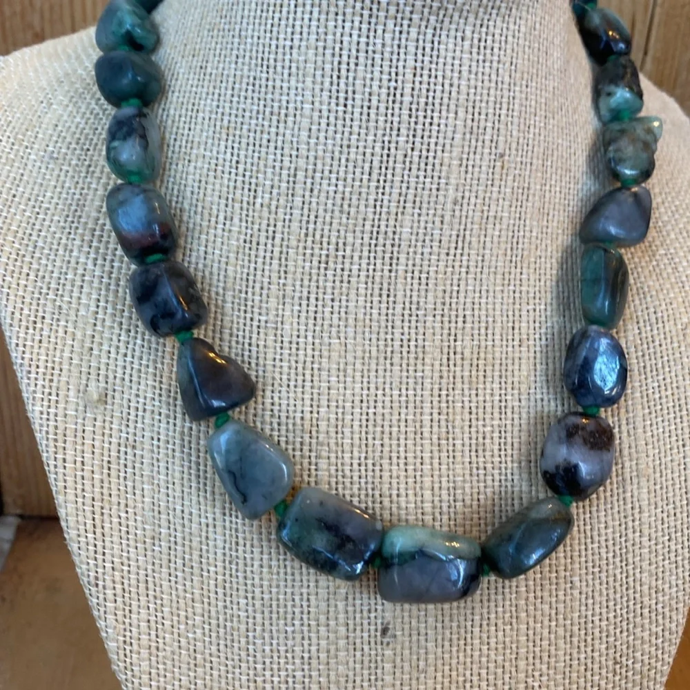 Stauer Raw Emerald Graduated Nugget Necklace - Picture 2 of 4